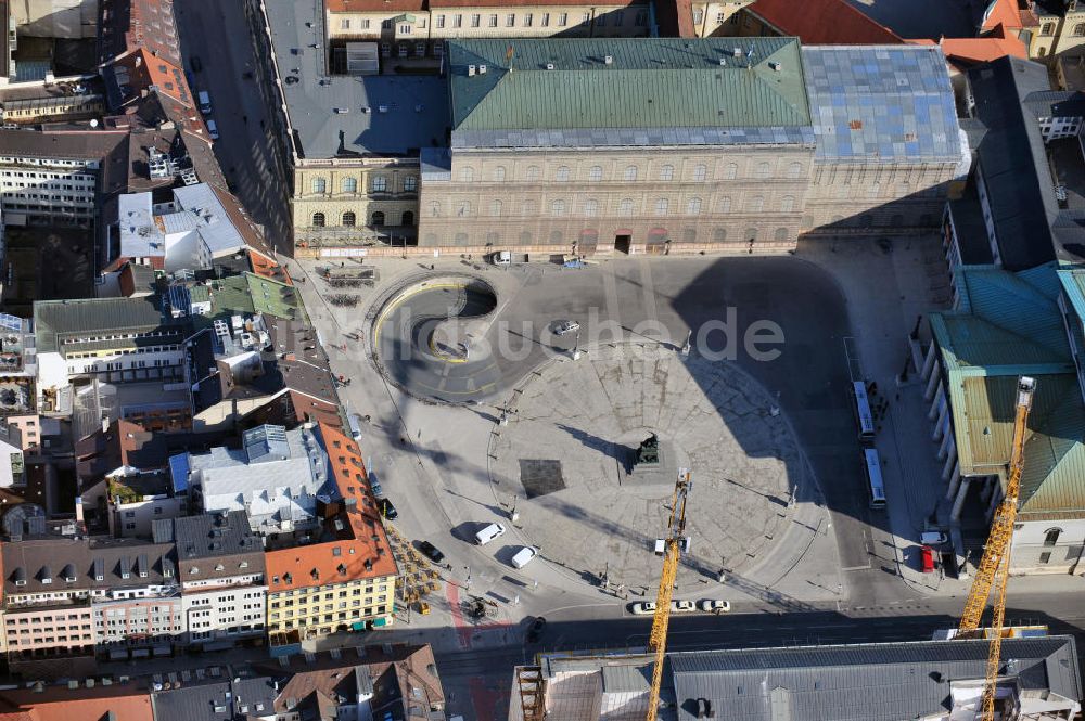 München aus der Vogelperspektive: Max-Joseph-Platz am Nationaltheater in München