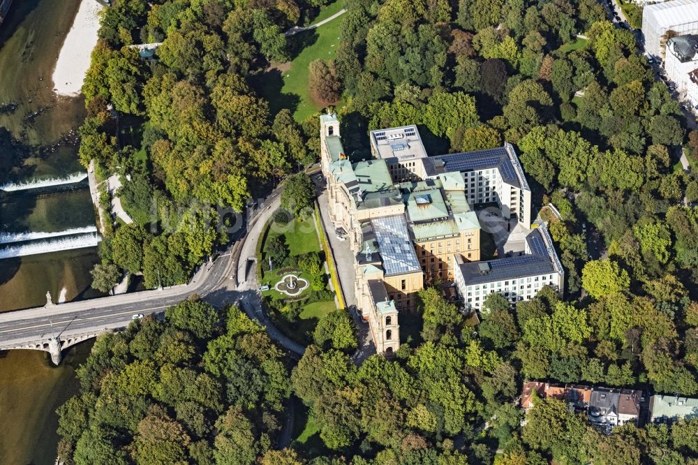 München von oben - Maximilianeum in München Haidhausen im Bundesland Bayern