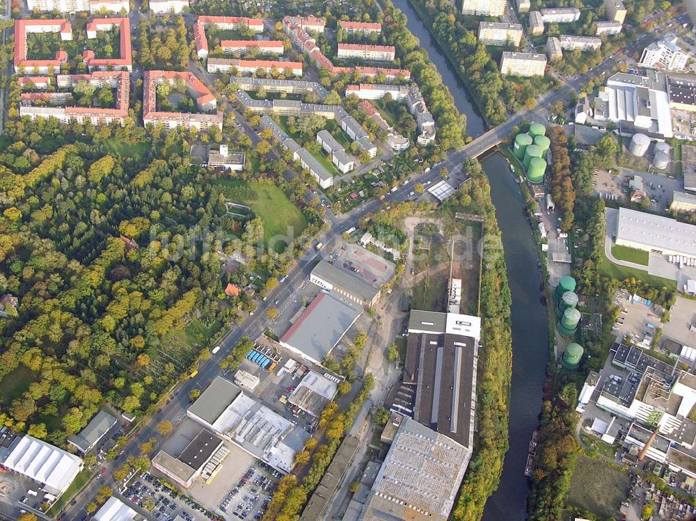 Luftbild Berlin-Tempelhof - Möbeloase Tempelhof