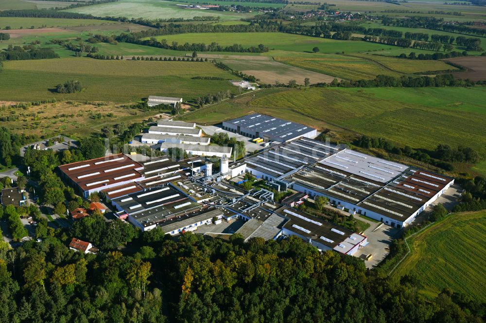 Meyenburg aus der Vogelperspektive: Möbeltischlerei Produktionsgebäude der Meyenburger Möbel GmbH in Meyenburg im Bundesland Brandenburg, Deutschland