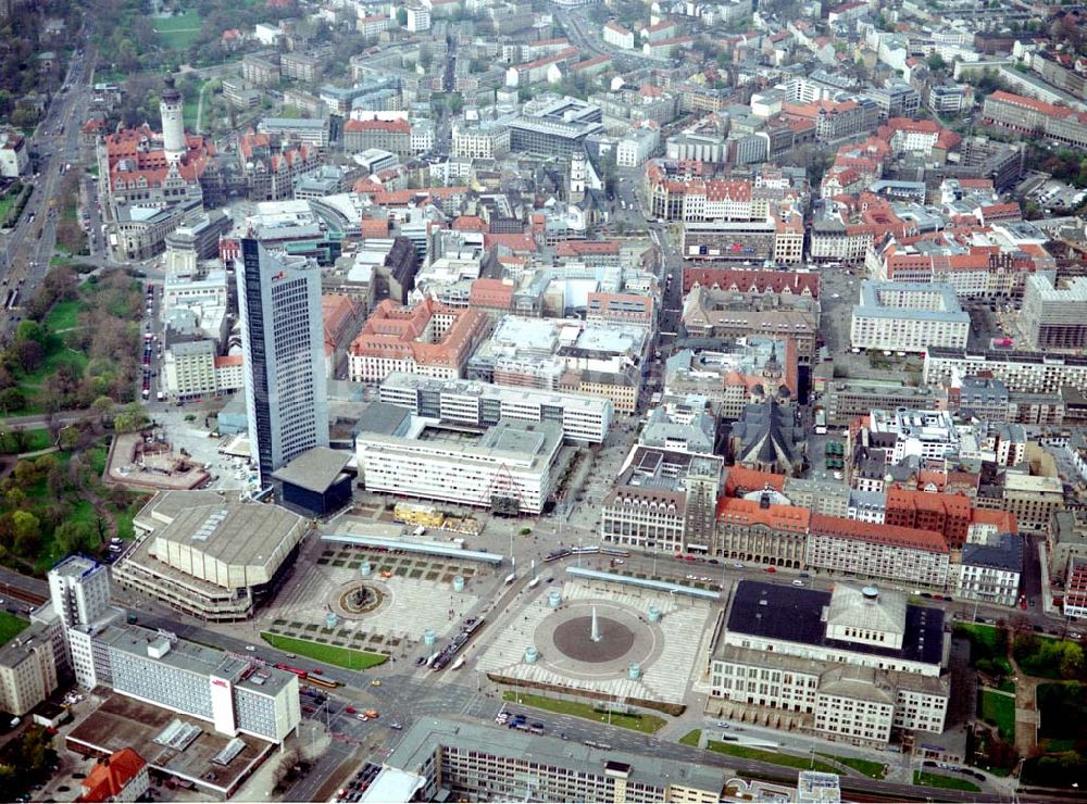 Leipzig / Sachsen aus der Vogelperspektive: MDR-Hochhaus (ehem.Unihochhaus) am Gewandhaus in Leipzig.