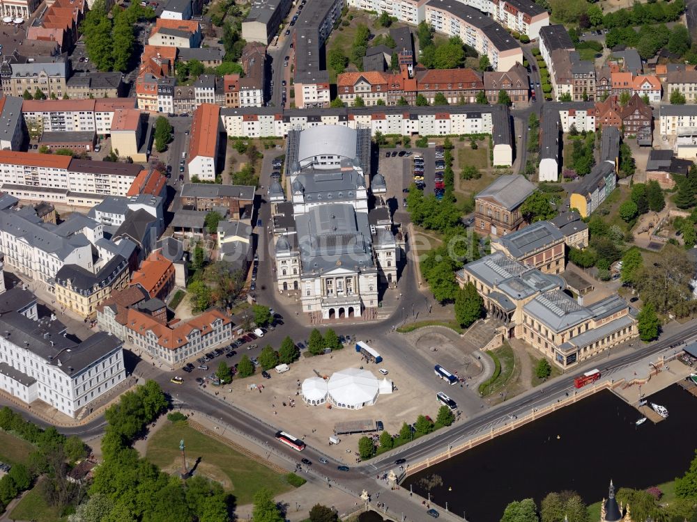 Schwerin aus der Vogelperspektive: Mecklenburgische Staatstheater Schwerin im Bundesland Mecklenburg-Vorpommern