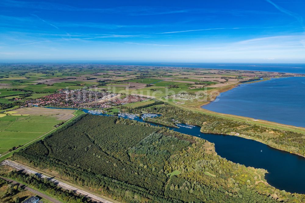 Wangerland von oben - Meeres-Küste Hooksiel in Wangerland im Bundesland Niedersachsen, Deutschland