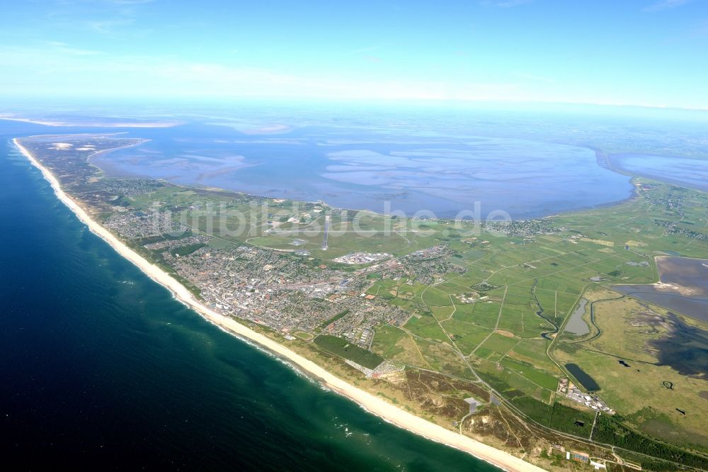 Westerland aus der Vogelperspektive: Meeres-Küste der Insel Sylt in Westerland im Bundesland Schleswig-Holstein