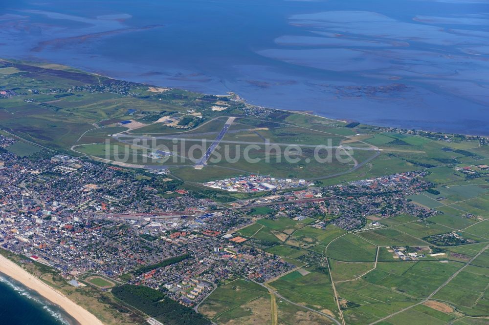 Luftaufnahme Westerland - Meeres-Küste der Insel Sylt in Westerland im Bundesland Schleswig-Holstein