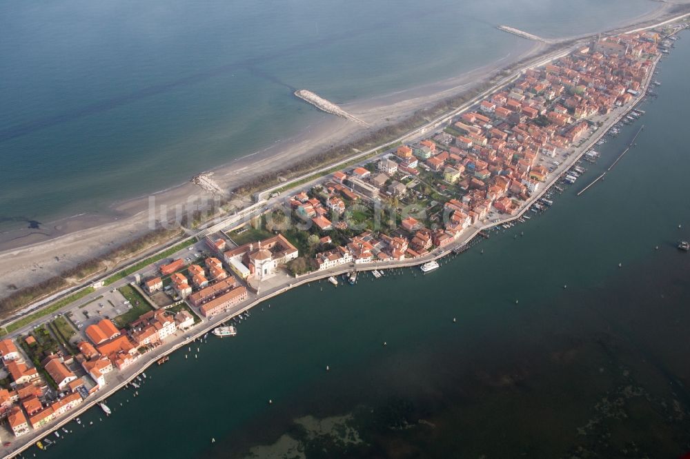 Luftaufnahme San Vito - Meeres-Küste Mittelmeer in San Vito in Veneto, Italien