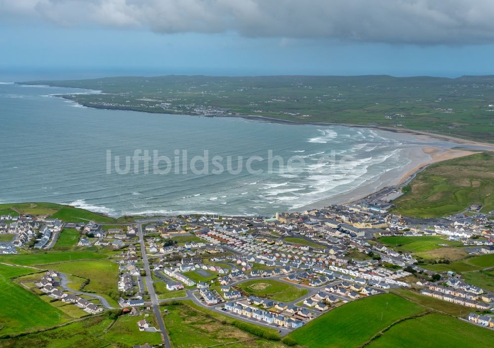 Luftbild Lahinch - Meeres-Küste Nordatlantischer Ozean in Lahinch in Clare, Irland