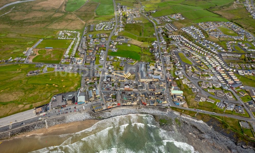 Luftbild Lahinch - Meeres-Küste Nordatlantischer Ozean in Lahinch in Clare, Irland