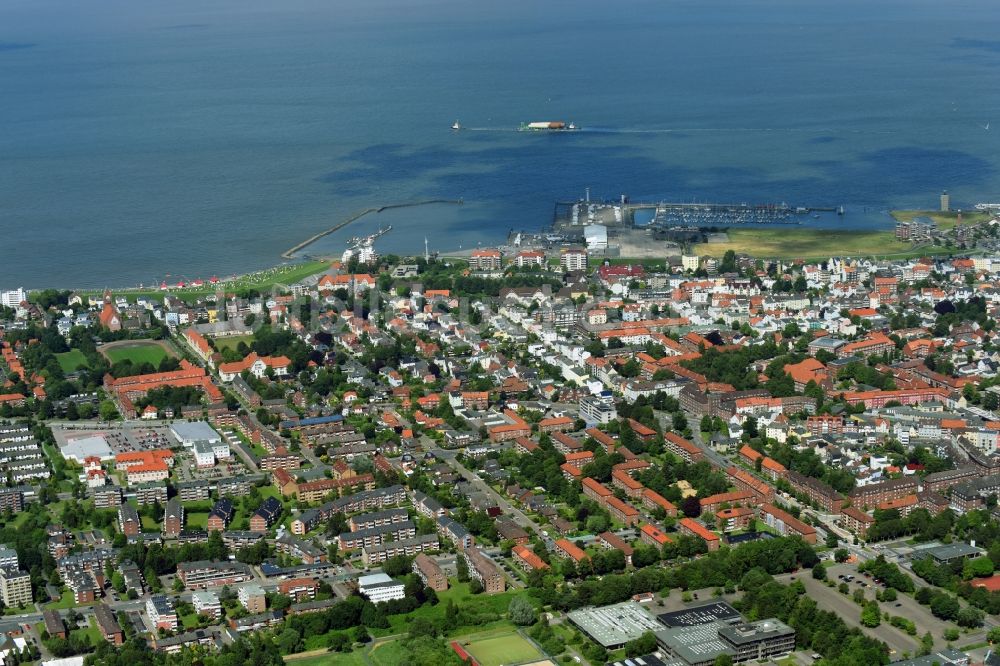 Cuxhaven aus der Vogelperspektive: Meeres-Küste der Nordsee in Cuxhaven im Bundesland Niedersachsen, Deutschland