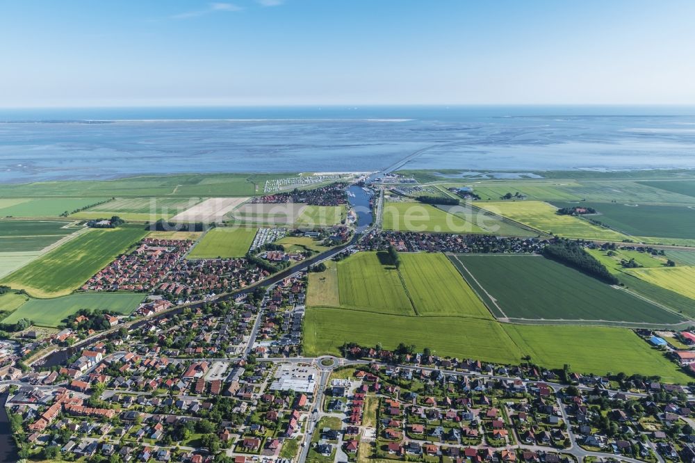 Wittmund aus der Vogelperspektive: Meeres-Küste der Nordsee in Harlesiel im Bundesland Niedersachsen