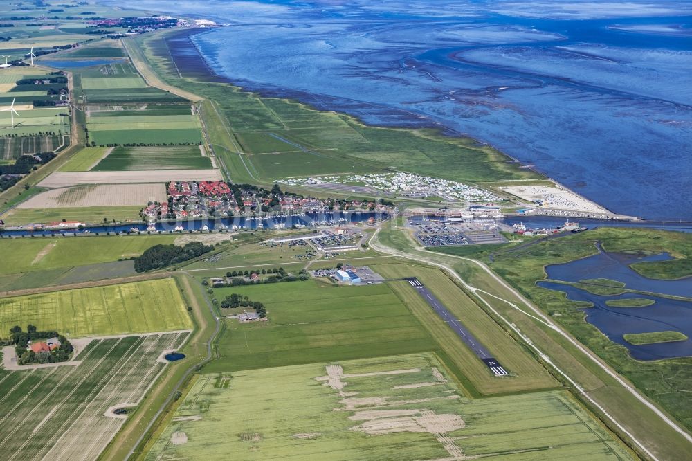 Luftbild Wittmund - Meeres-Küste der Nordsee in Harlesiel im Bundesland Niedersachsen