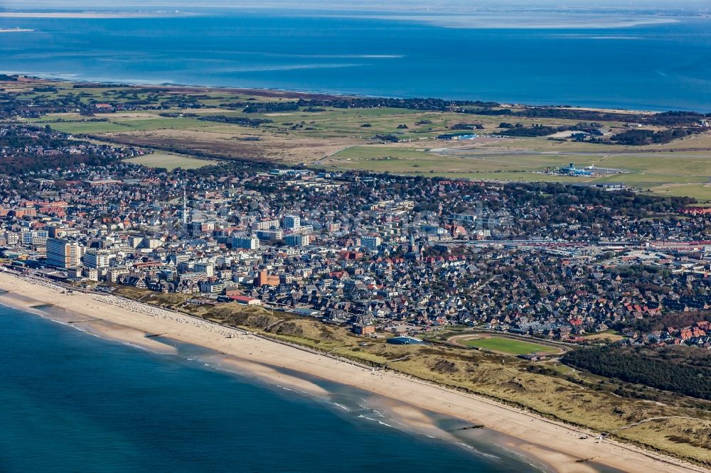 Westerland von oben - Meeres-Küste der Nordsee auf Sylt in Westerland im Bundesland Schleswig-Holstein, Deutschland