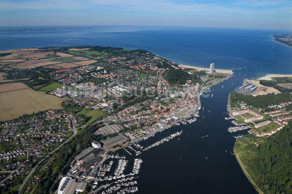 Luftbild Travemünde - Meeres-Küste der Nordsee und Verlauf der Trave in Travemünde im Bundesland Schleswig-Holstein