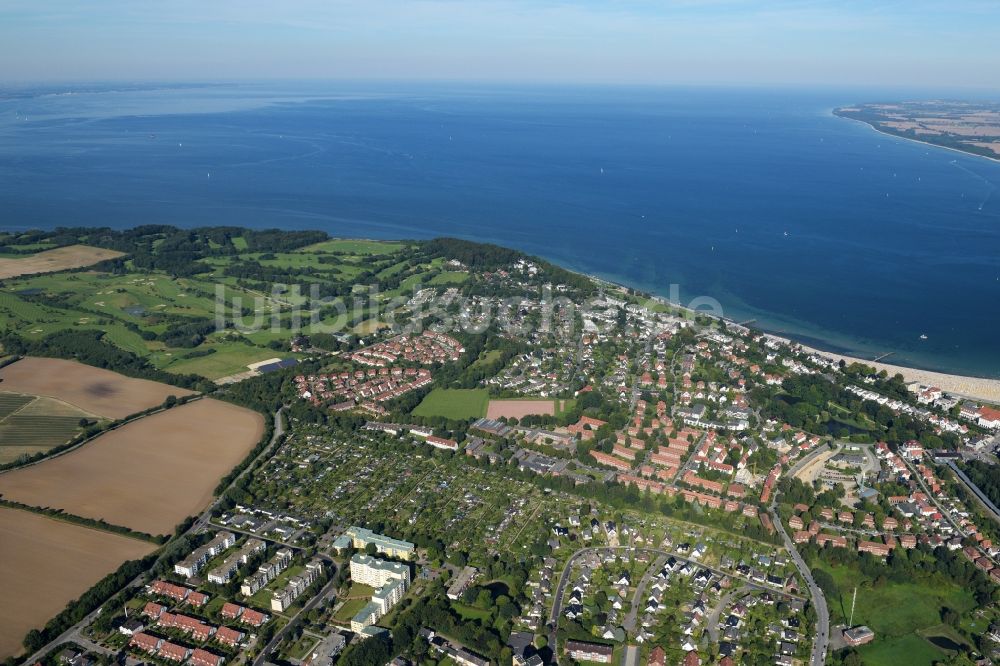 Travemünde von oben - Meeres-Küste der Nordsee und Verlauf der Trave in Travemünde im Bundesland Schleswig-Holstein