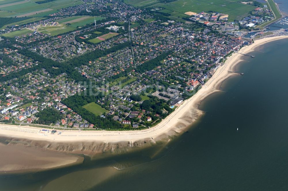 Luftaufnahme Wyk auf Föhr - Meeres-Küste der Nordsee in Wyk auf Föhr im Bundesland Schleswig-Holstein