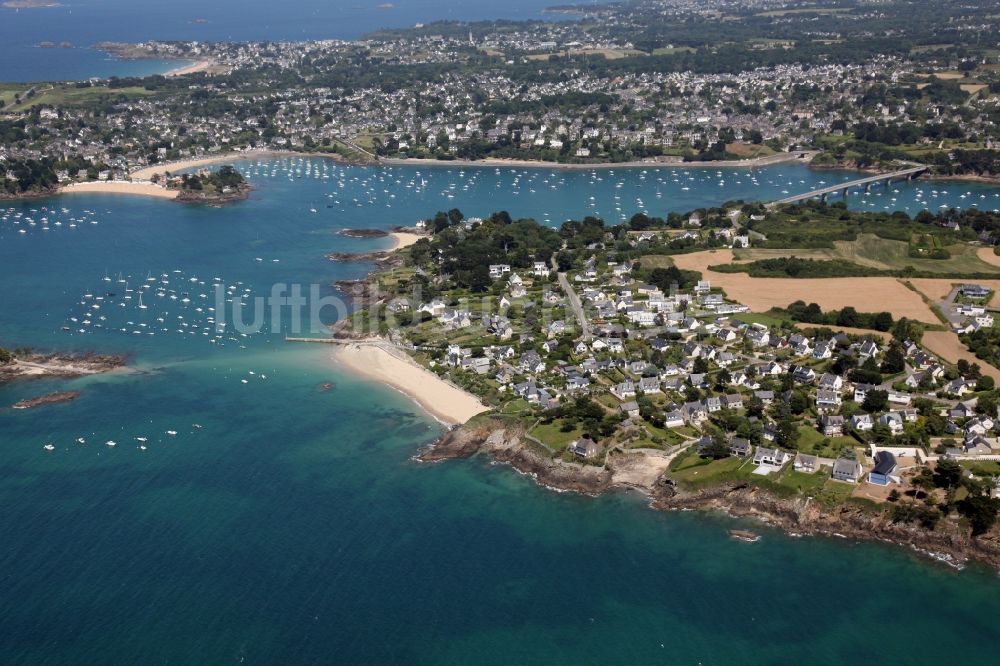 Lancieux aus der Vogelperspektive: Meeres-Küste im Ortsteil L' Islet in Lancieux in Bretagne, Frankreich