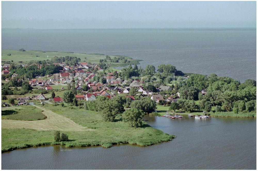 Altwarp aus der Vogelperspektive: Meeres-Küste der Ostsee in Altwarp im Bundesland Mecklenburg-Vorpommern, Deutschland