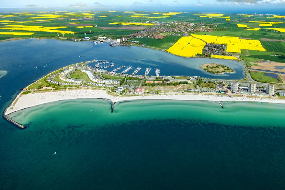 Fehmarn aus der Vogelperspektive: Meeres-Küste der Ostsee in Burg auf Fehmarn im Bundesland Schleswig-Holstein