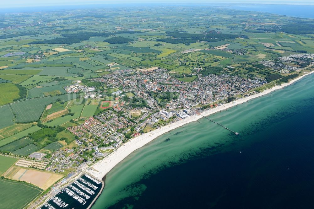 Grömitz aus der Vogelperspektive: Meeres-Küste der Ostsee in Grömitz im Bundesland Schleswig-Holstein