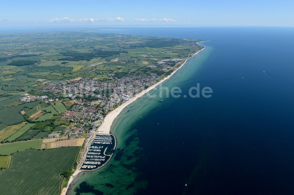 Luftaufnahme Grömitz - Meeres-Küste der Ostsee in Grömitz im Bundesland Schleswig-Holstein