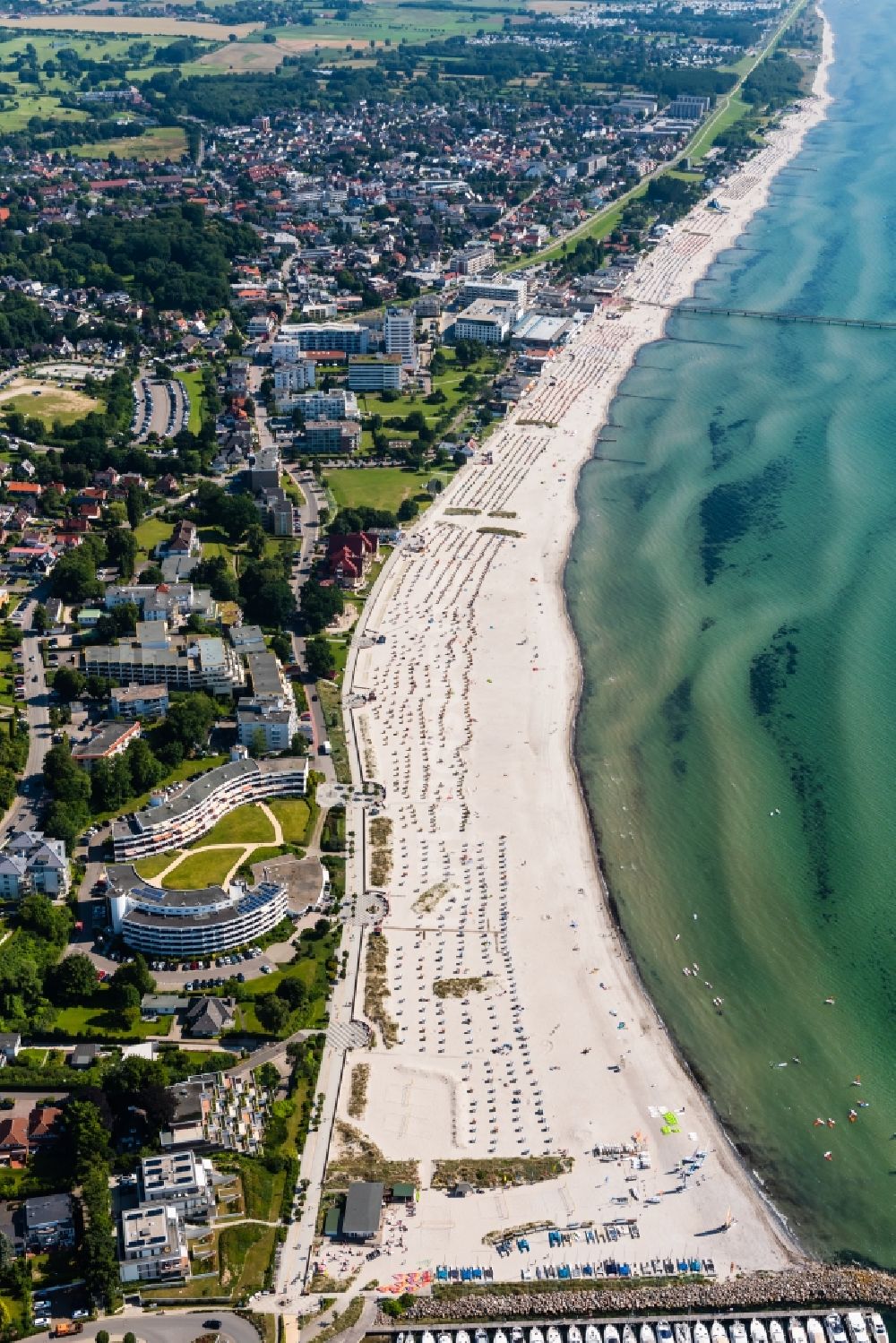 Grömitz von oben - Meeres-Küste der Ostsee in Grömitz im Bundesland Schleswig-Holstein