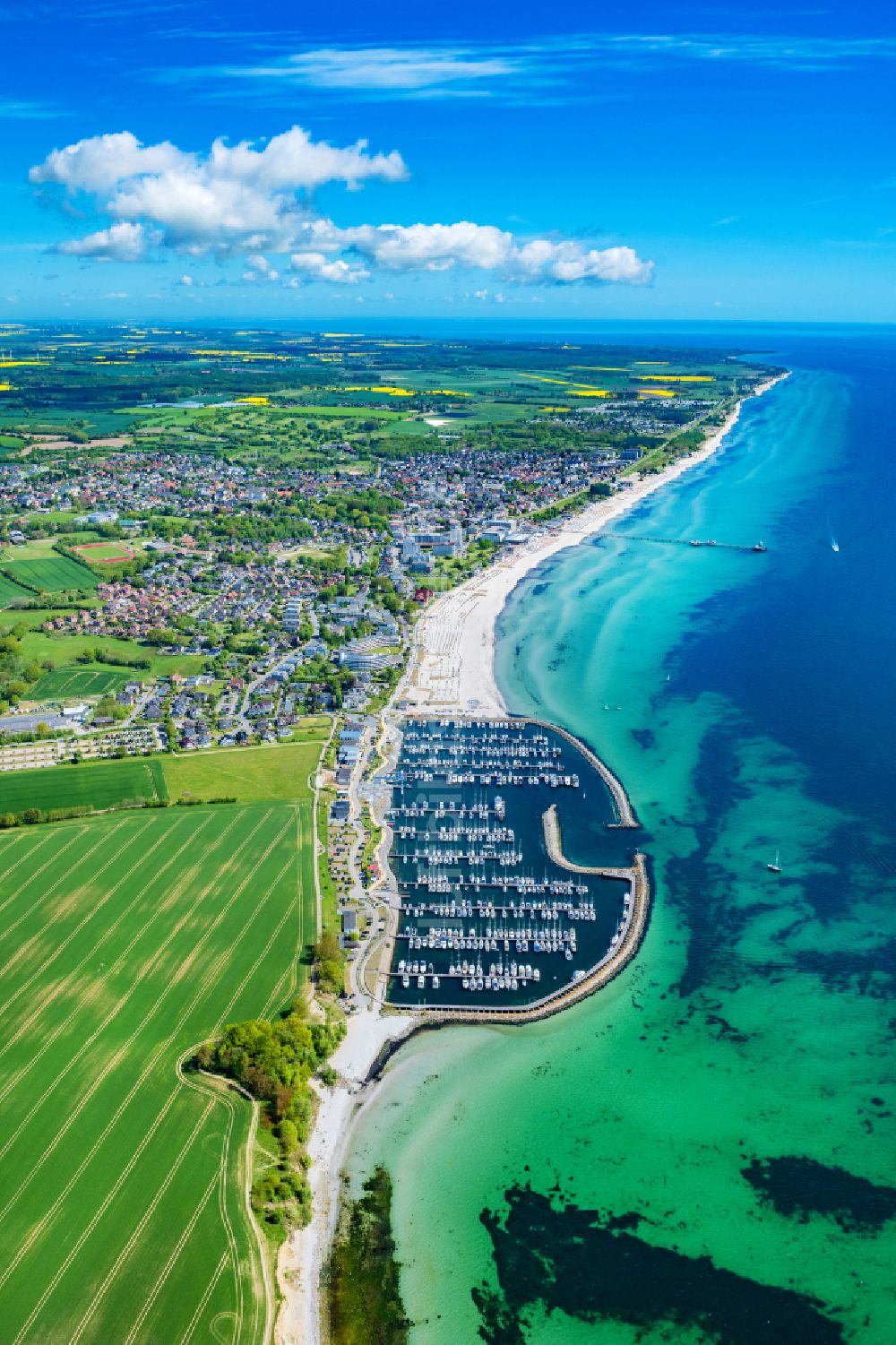 Grömitz aus der Vogelperspektive: Meeres-Küste der Ostsee in Grömitz im Bundesland Schleswig-Holstein