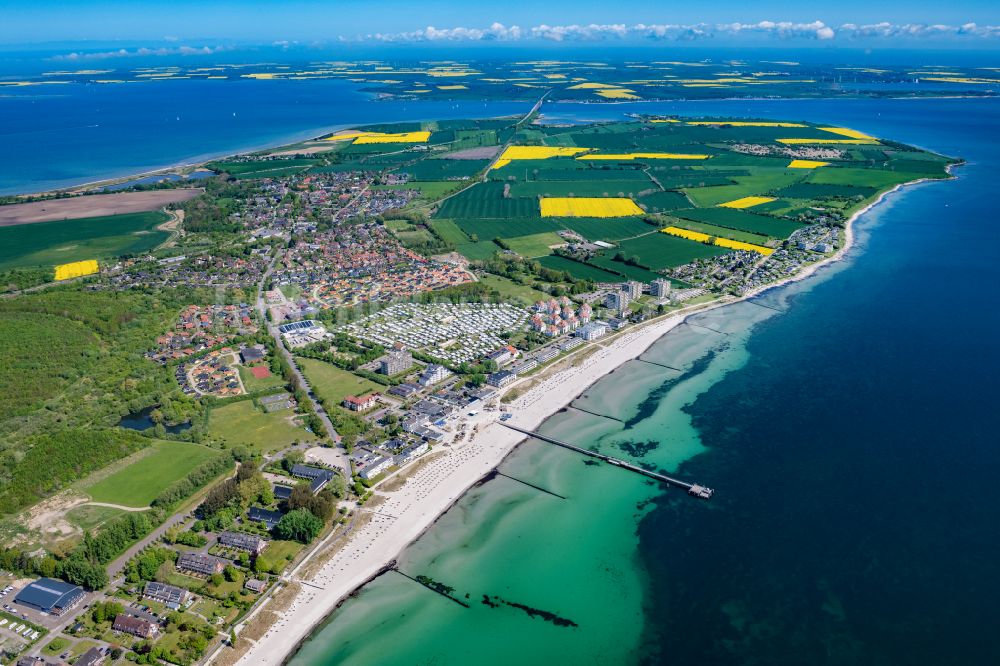 Luftaufnahme Großenbrode - Meeres-Küste der Ostsee in Großenbrode im Bundesland Schleswig-Holstein