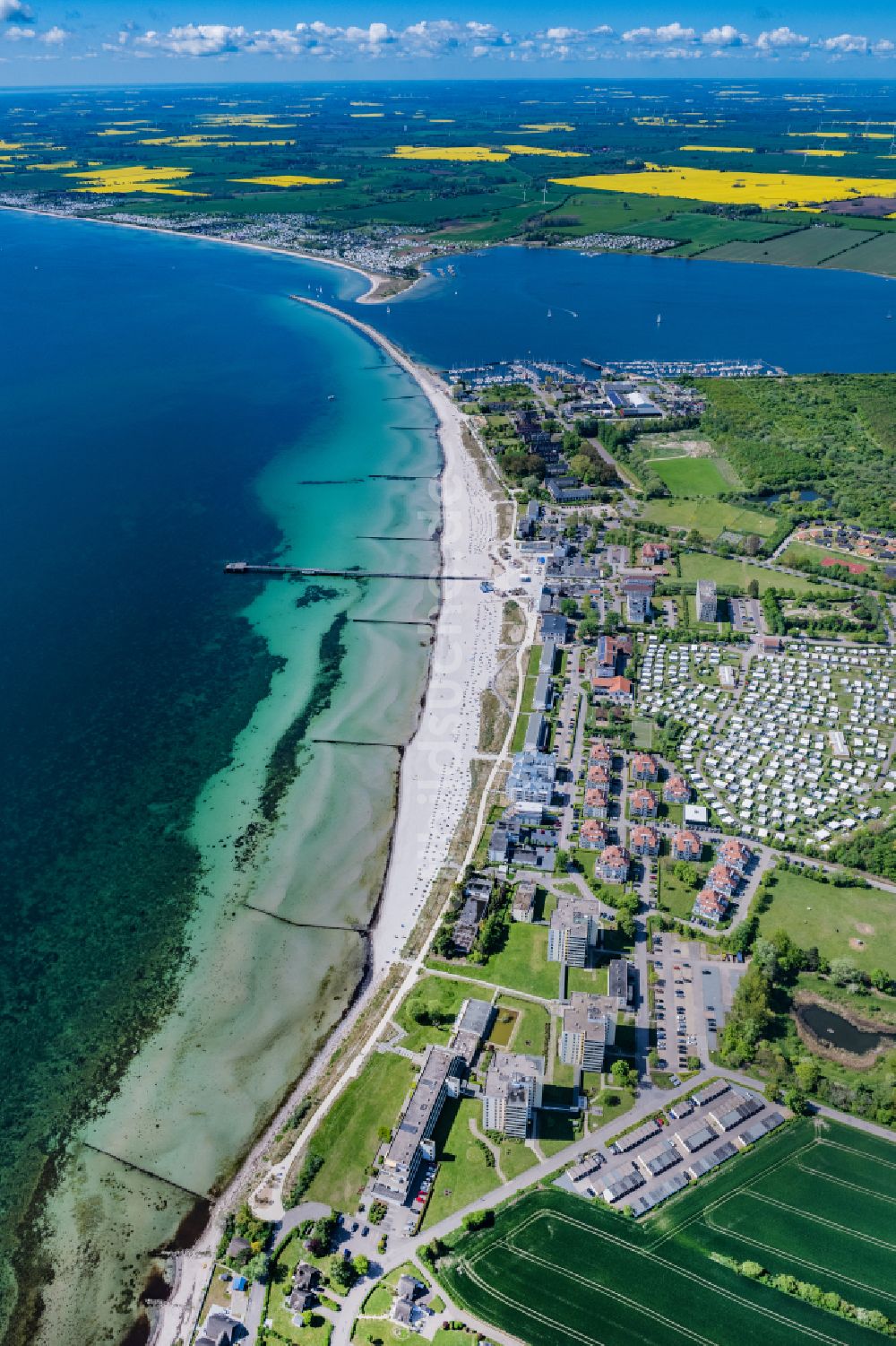 Luftaufnahme Großenbrode - Meeres-Küste der Ostsee in Großenbrode im Bundesland Schleswig-Holstein