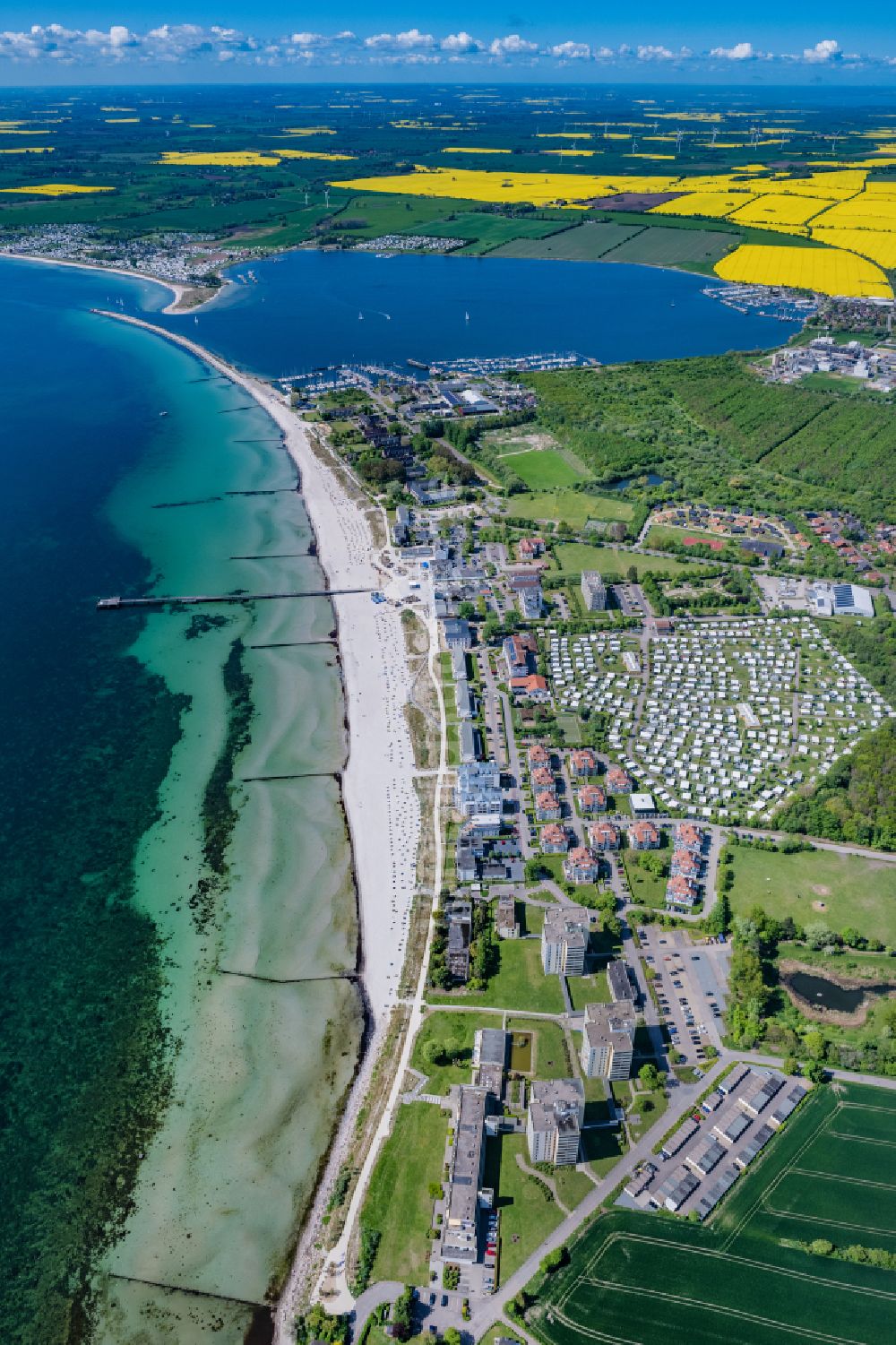 Großenbrode von oben - Meeres-Küste der Ostsee in Großenbrode im Bundesland Schleswig-Holstein