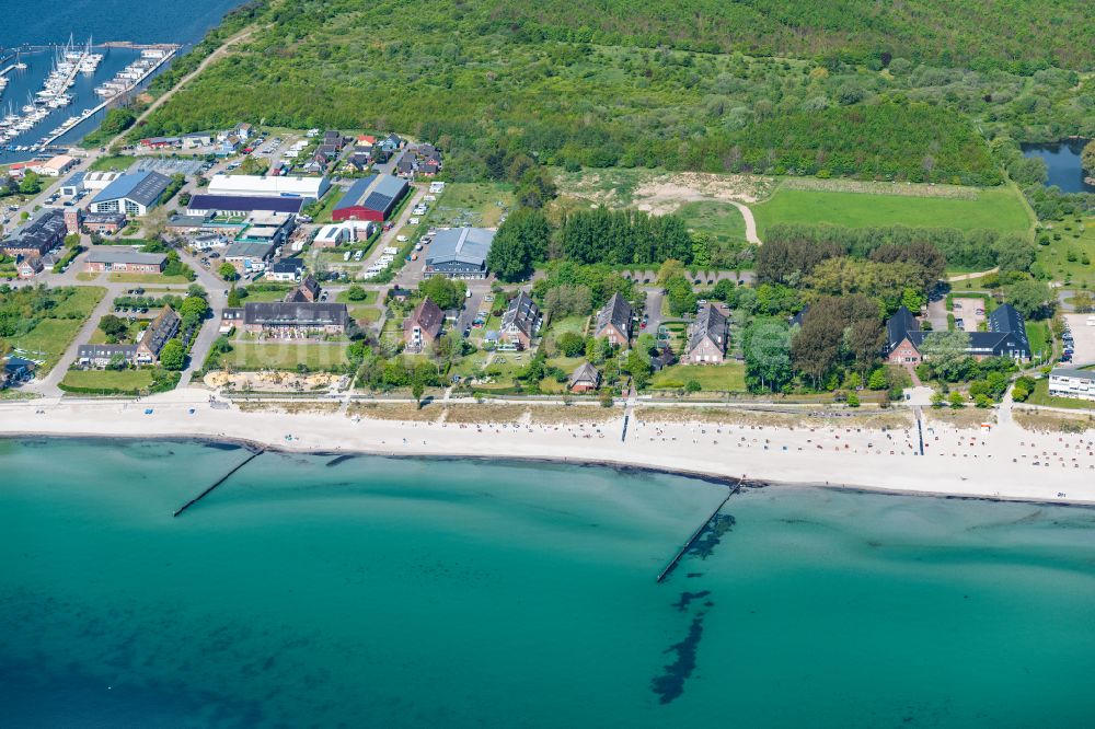 Großenbrode aus der Vogelperspektive: Meeres-Küste der Ostsee in Großenbrode im Bundesland Schleswig-Holstein