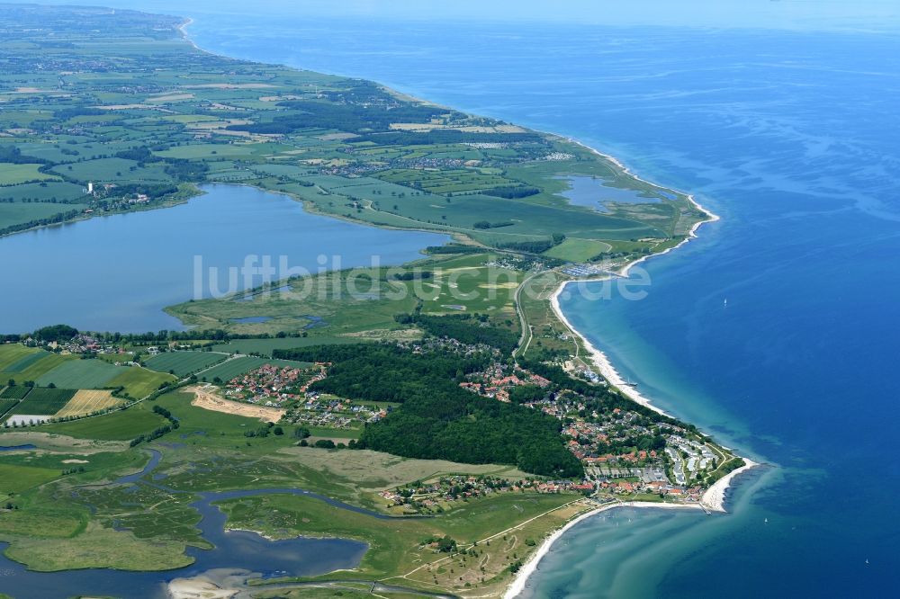 Luftaufnahme Hohwacht - Meeres-Küste der Ostsee in Hohwacht im Bundesland Schleswig-Holstein