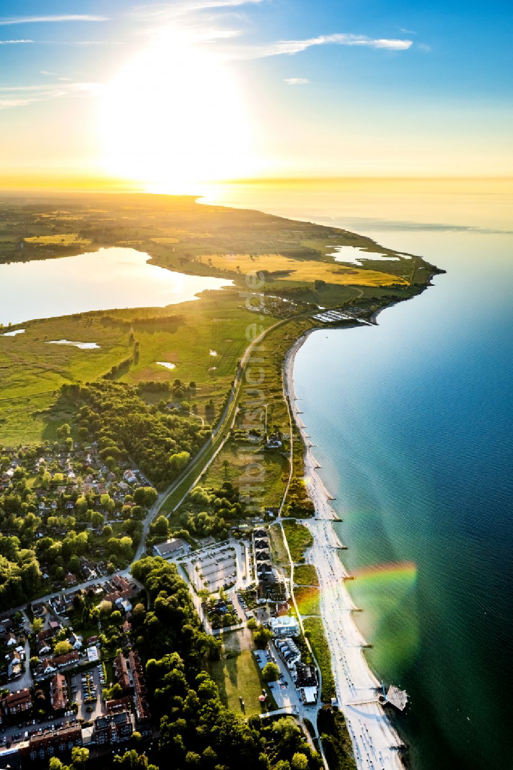 Luftaufnahme Hohwacht (Ostsee) - Meeres-Küste der Ostsee in Hohwacht im Bundesland Schleswig-Holstein