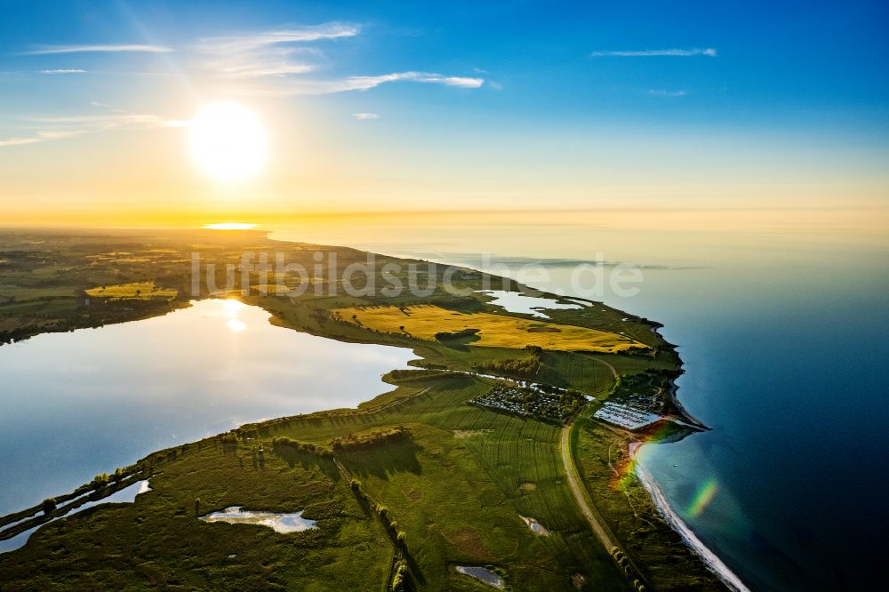 Hohwacht (Ostsee) von oben - Meeres-Küste der Ostsee in Hohwacht im Bundesland Schleswig-Holstein