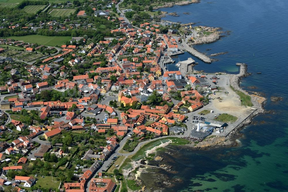 Luftaufnahme Allinge - Meeres-Küste der Ostsee auf der Insel Bornholm in Allinge in Region Hovedstaden, Dänemark