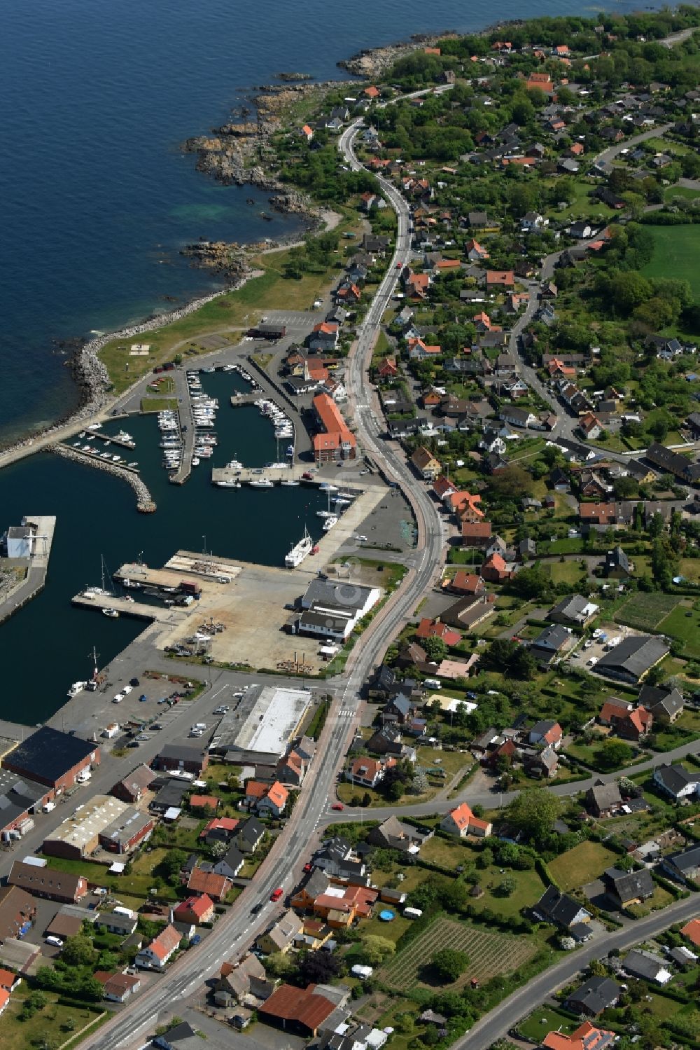 Allinge aus der Vogelperspektive: Meeres-Küste der Ostsee auf der Insel Bornholm in Allinge in Region Hovedstaden, Dänemark