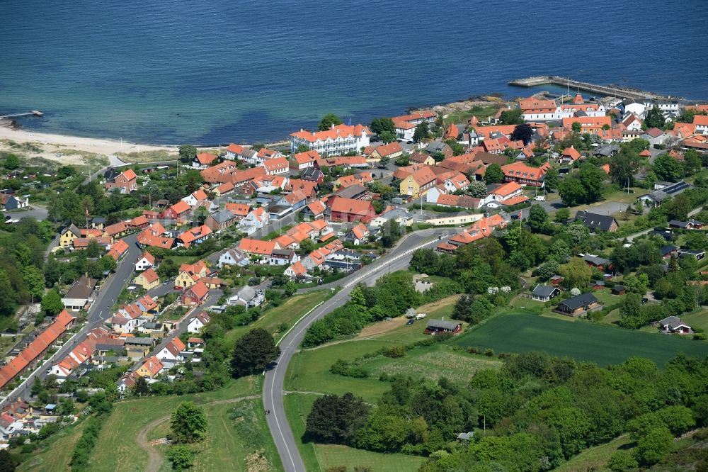 Luftaufnahme Allinge- Sandvig - Meeres-Küste der Ostsee auf der Insel Bornholm in Allinge- Sandvig in Region Hovedstaden, Dänemark