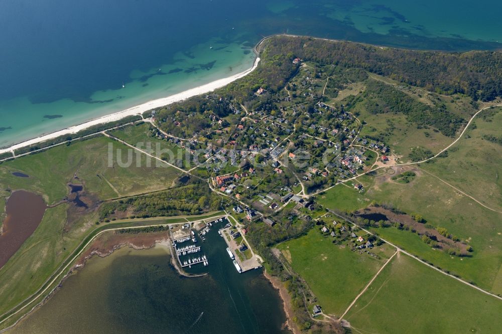 Luftaufnahme Insel Hiddensee - Meeres-Küste der Ostsee auf der Insel Hiddensee im Bundesland Mecklenburg-Vorpommern