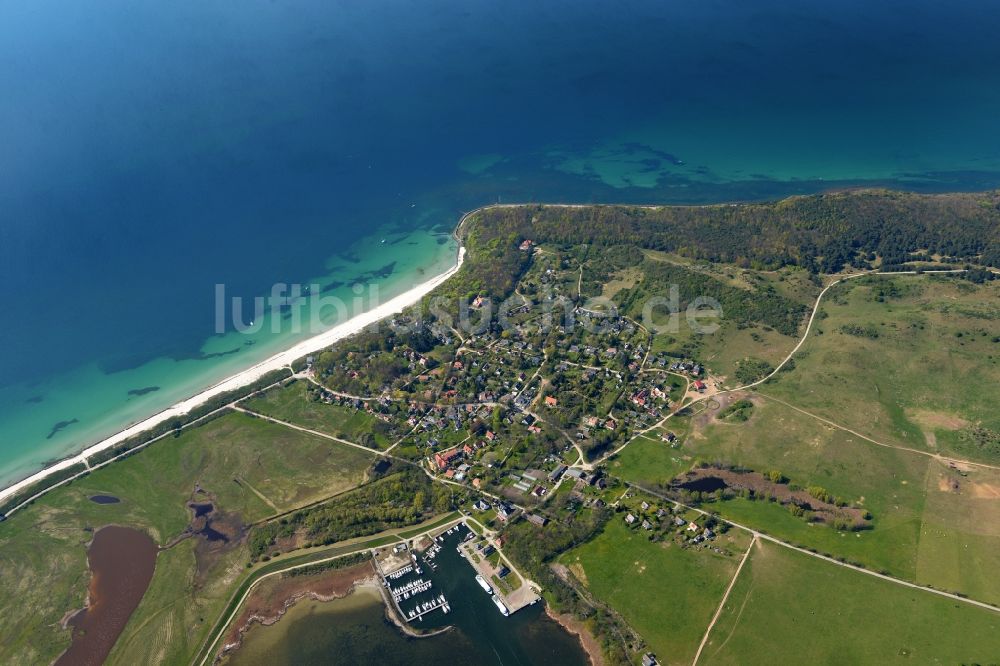 Insel Hiddensee von oben - Meeres-Küste der Ostsee auf der Insel Hiddensee im Bundesland Mecklenburg-Vorpommern