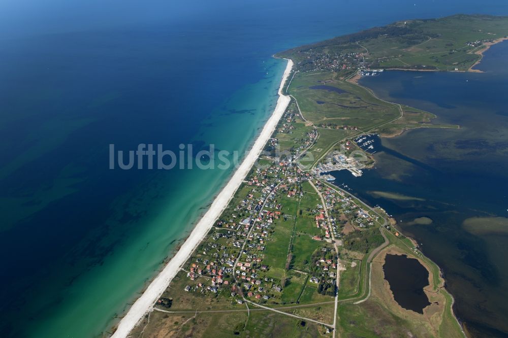 Insel Hiddensee aus der Vogelperspektive: Meeres-Küste der Ostsee auf Insel Hiddensee im Bundesland Mecklenburg-Vorpommern