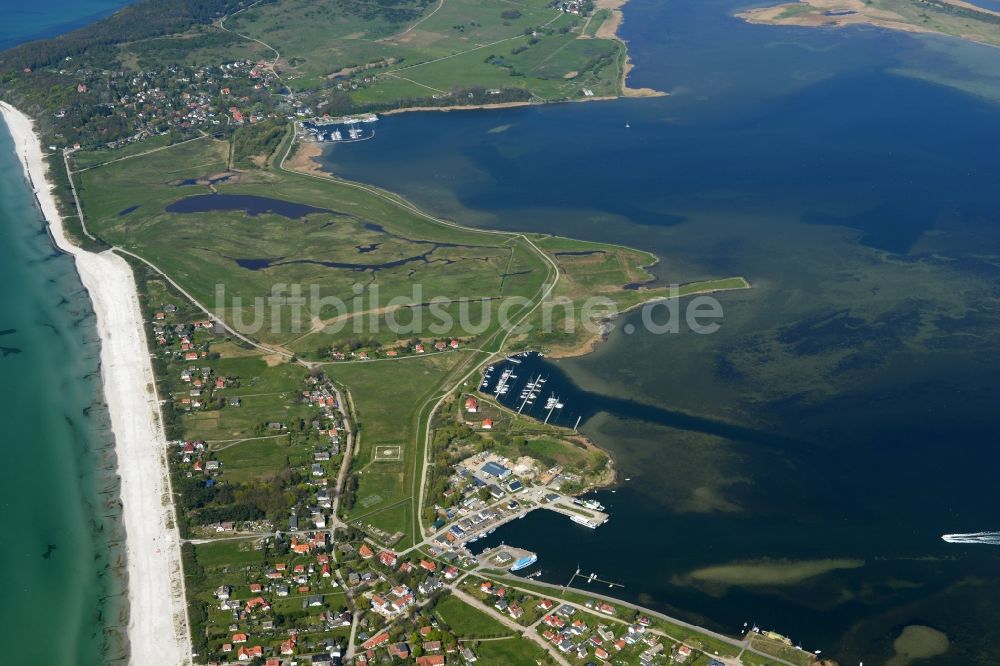 Insel Hiddensee von oben - Meeres-Küste der Ostsee auf Insel Hiddensee im Bundesland Mecklenburg-Vorpommern