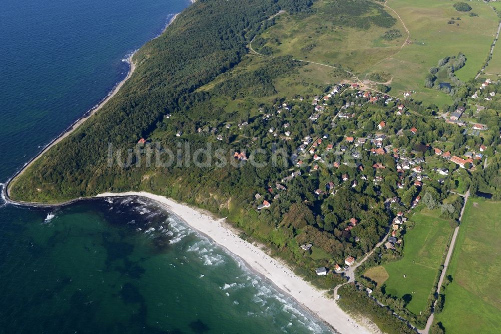 Insel Hiddensee aus der Vogelperspektive: Meeres-Küste der Ostsee auf der Insel Hiddensee im Bundesland Mecklenburg-Vorpommern