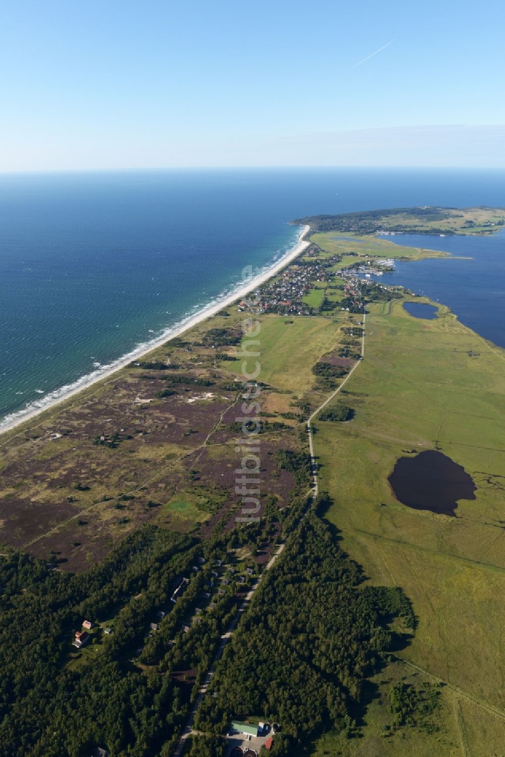 Insel Hiddensee von oben - Meeres-Küste der Ostsee auf Insel Hiddensee im Bundesland Mecklenburg-Vorpommern