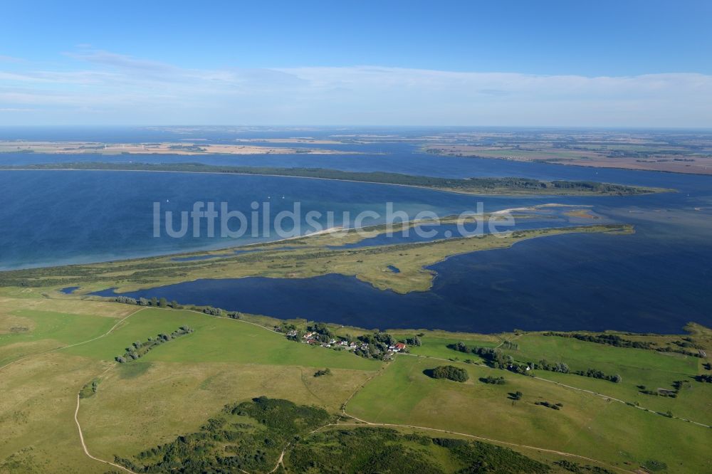 Insel Hiddensee von oben - Meeres- Küste der Ostsee auf der Insel Hiddensee im Bundesland Mecklenburg-Vorpommern