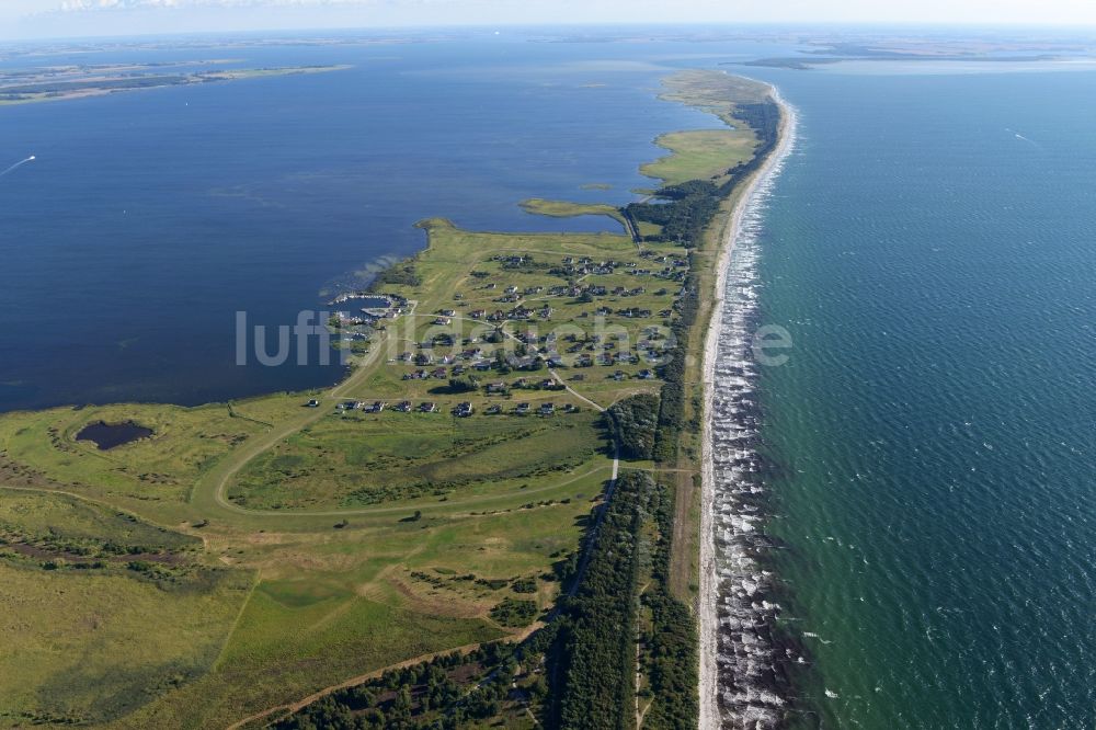 Insel Hiddensee aus der Vogelperspektive: Meeres-Küste der Ostsee auf der Insel Hiddensee im Bundesland Mecklenburg-Vorpommern