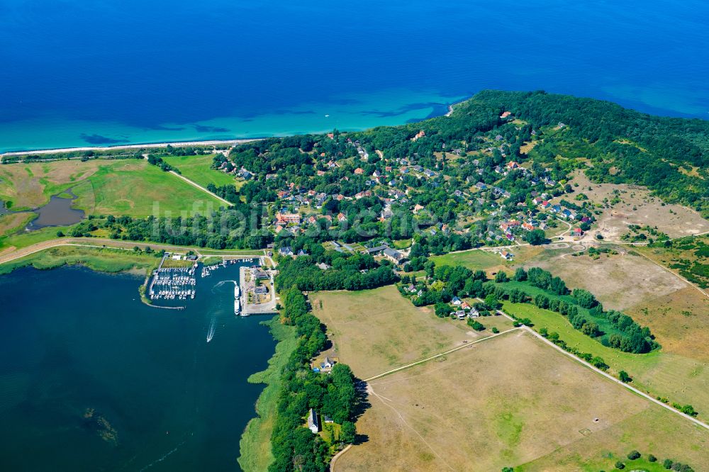 Luftaufnahme Insel Hiddensee - Meeres-Küste der Ostsee auf der Insel Hiddensee im Bundesland Mecklenburg-Vorpommern