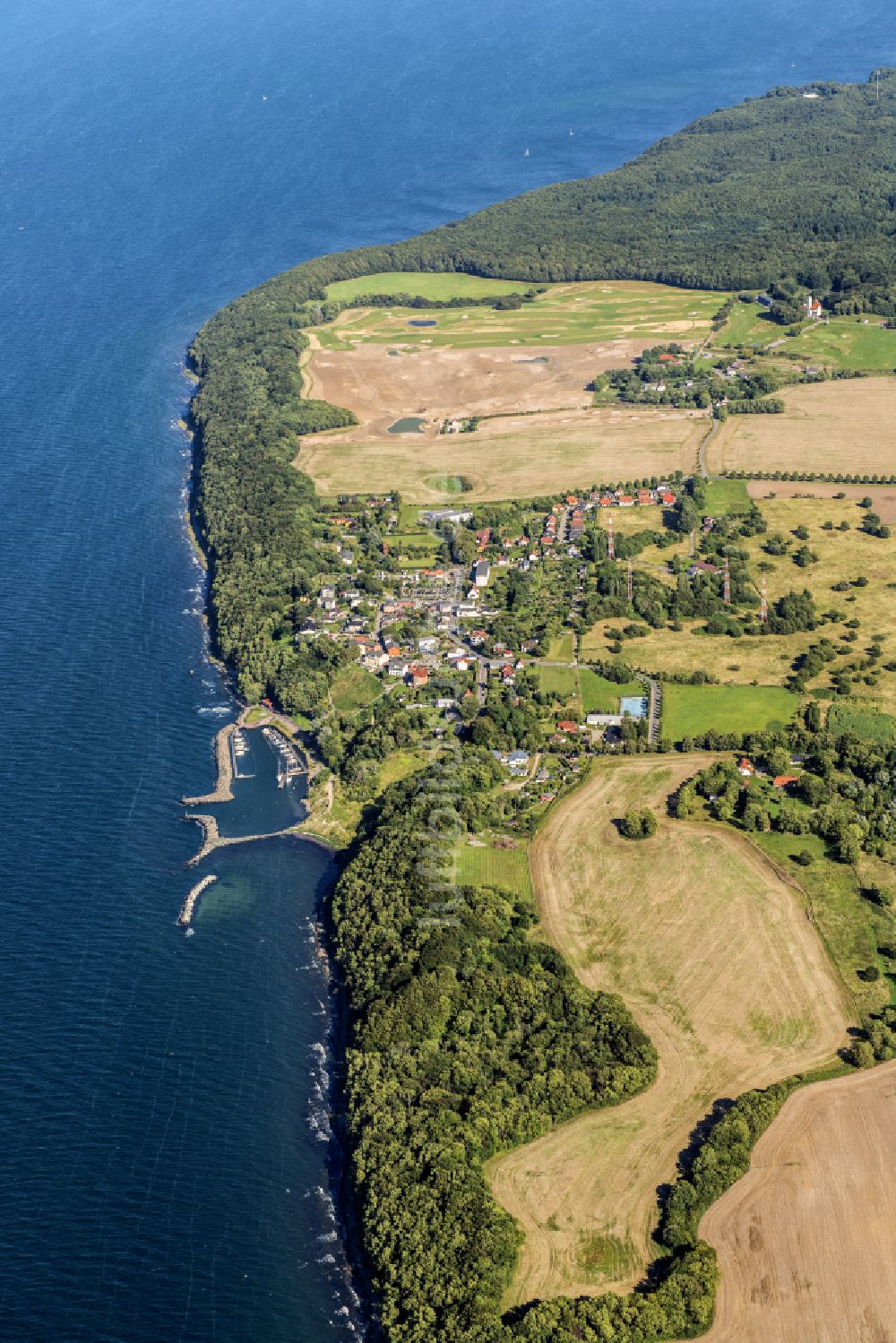 Luftaufnahme Lohme - Meeres-Küste der Ostsee in Lohme im Bundesland Mecklenburg-Vorpommern, Deutschland