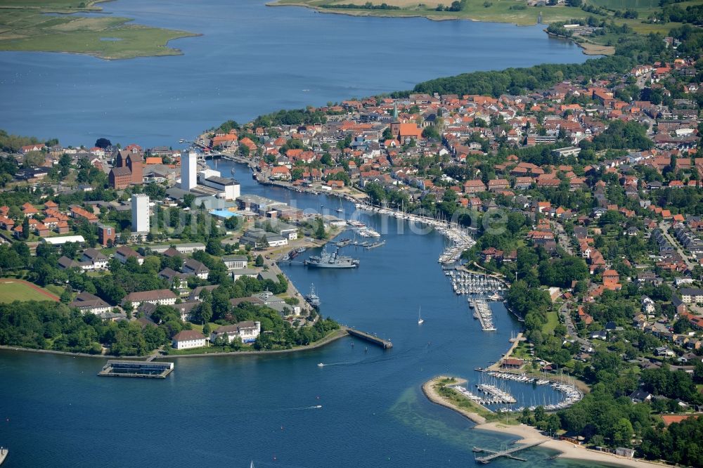 Neustadt in Holstein aus der Vogelperspektive: Meeres-Küste der Ostsee in Neustadt in Holstein im Bundesland Schleswig-Holstein