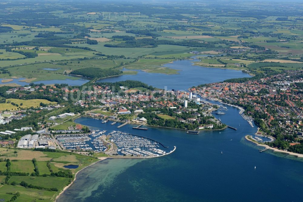 Neustadt in Holstein aus der Vogelperspektive: Meeres-Küste der Ostsee in Neustadt in Holstein im Bundesland Schleswig-Holstein