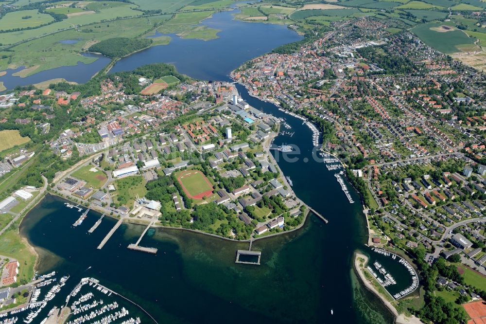 Neustadt in Holstein von oben - Meeres-Küste der Ostsee in Neustadt in Holstein im Bundesland Schleswig-Holstein