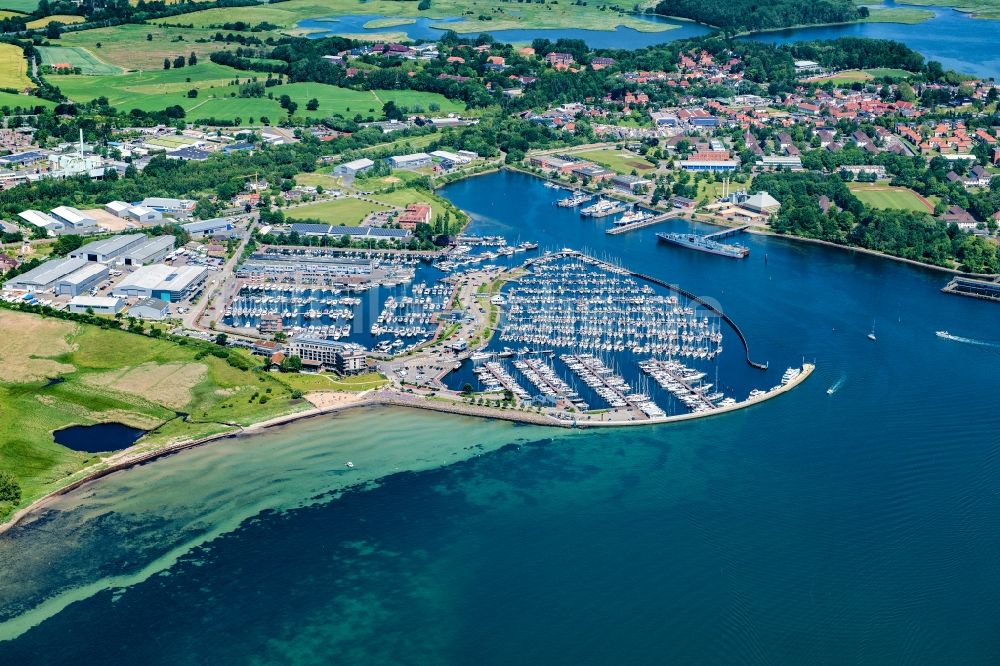 Luftaufnahme Neustadt in Holstein - Meeres-Küste der Ostsee in Neustadt in Holstein im Bundesland Schleswig-Holstein